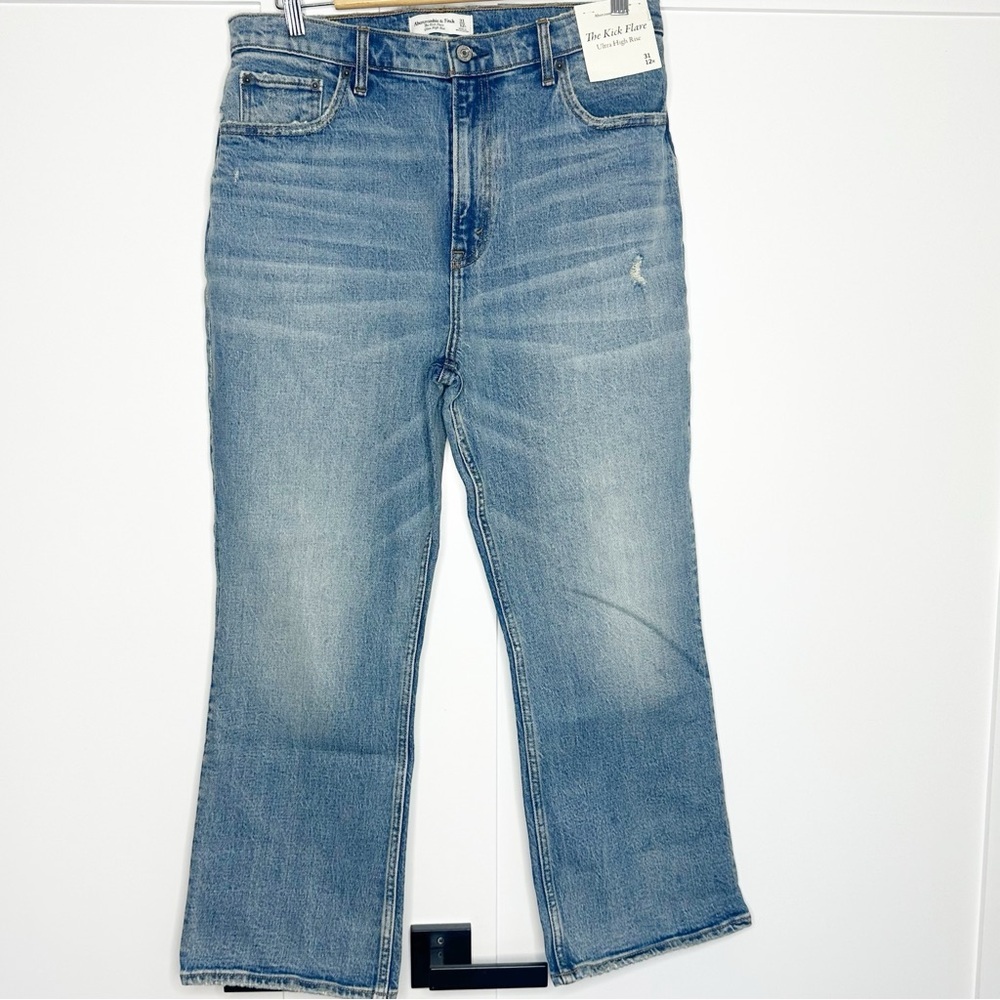 Abercrombie and Fitch The Kick Flare Ultra High Rise Jeans 12 31 stretch ankle